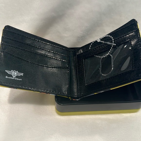 NWT Buckle Down Bi-Fold Sponge Bob Wallet with Credit Cards, ID and Bill Slots. - Picture 2 of 8